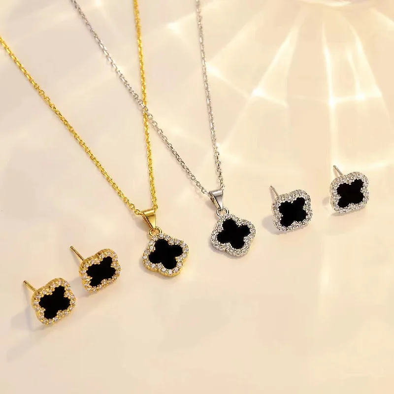 867 Golden Black Clover Set