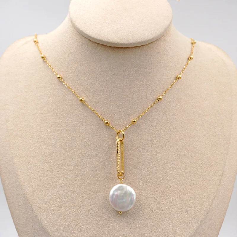 Women’s modern necklaces-Freshwater Pearl Titanium Steel Gold Plated Vintage Style Baroque Style Round Chain Pendant Necklace