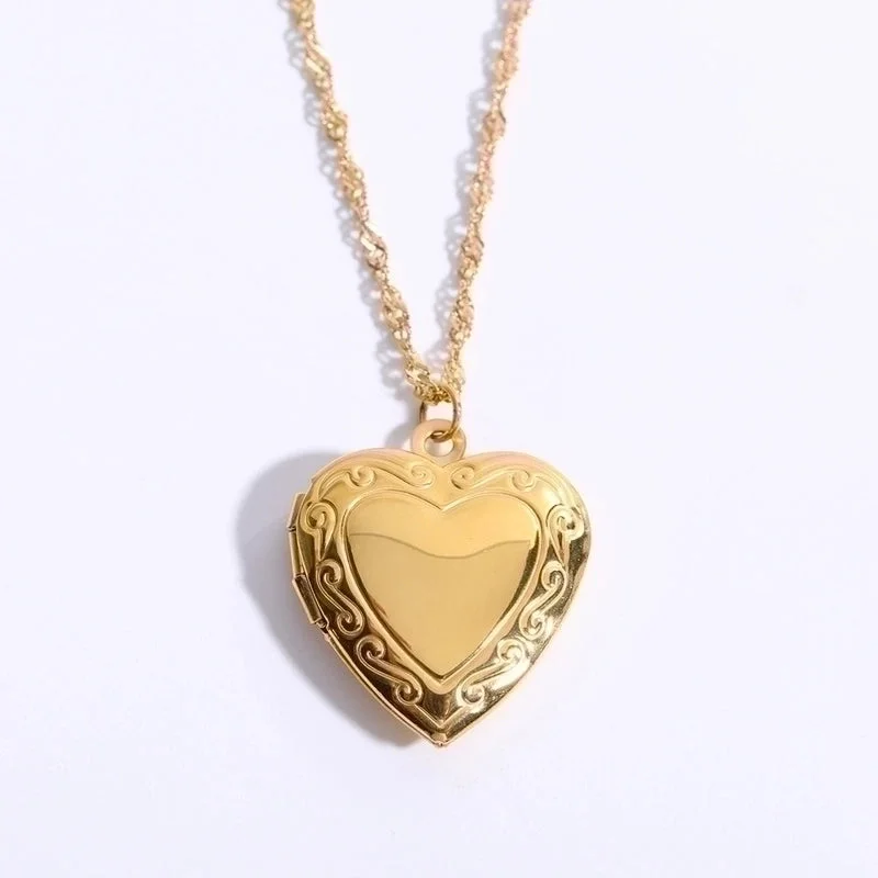 Women’s black diamond necklaces-Casual Vintage Style Classic Style Heart Shape Stainless Steel Plating 18k Gold Plated Pendant Necklace