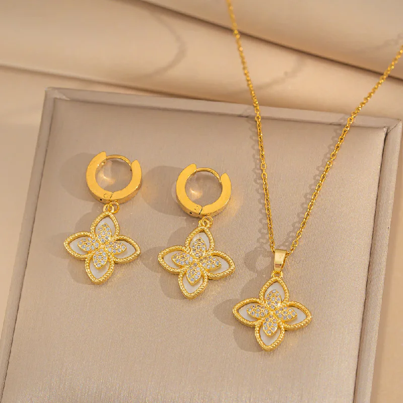 392 Golden White Four Leaf Flower Set