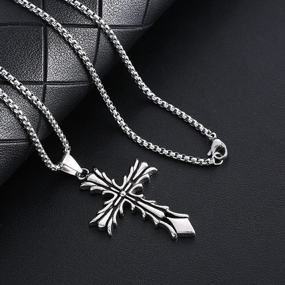 Women’s clasp necklaces-Retro Punk Cross Alloy Plating Men'S Pendant Necklace