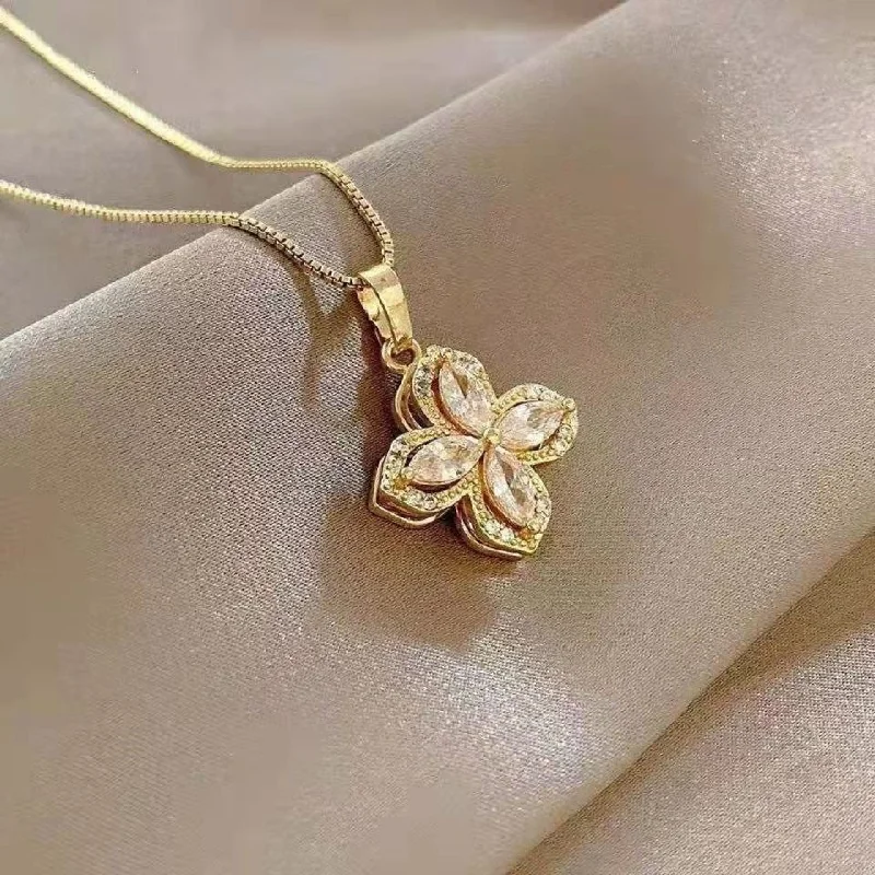 865 Rotating Four Leaf Flower Necklace