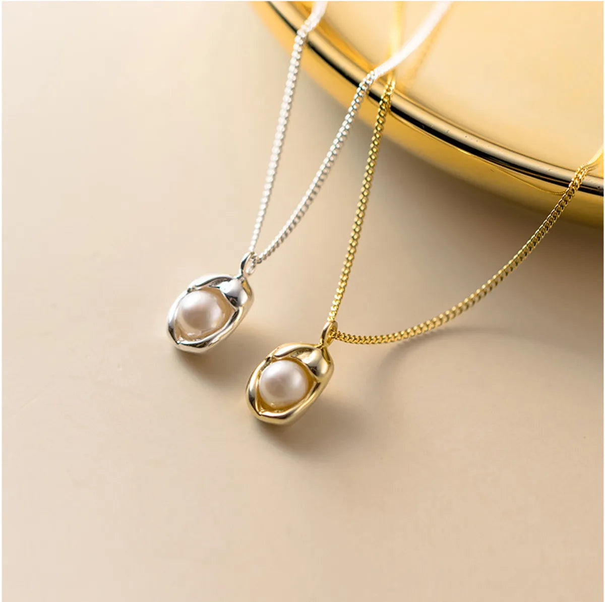 Women’s black diamond necklaces-Fashion Simple Style Shell Sterling Silver Plating Inlaid Pearls Artificial Pearls Pendant Necklace