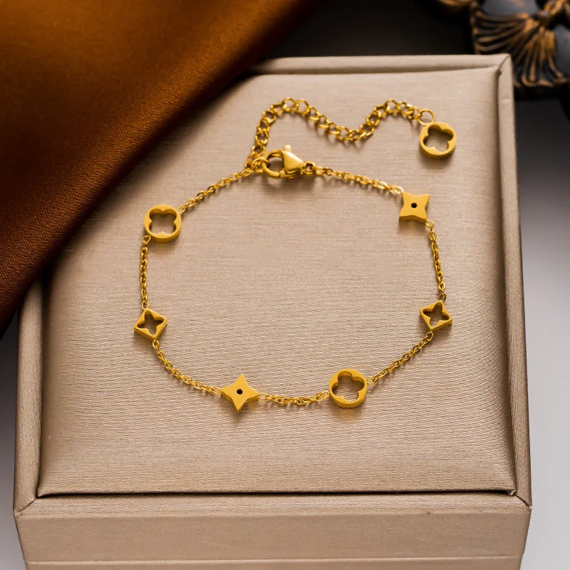 701 Hollow Clover Bracelet Gold