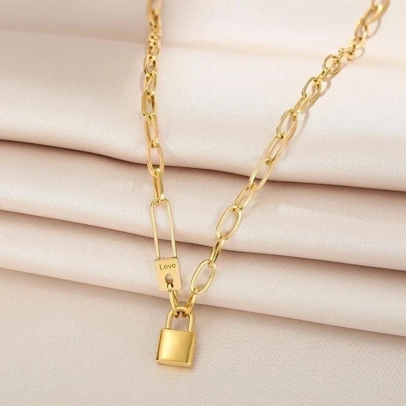 Women’s aquamarine necklaces-Korean Style Letter Lock Titanium Steel Plating 18k Gold Plated Necklace