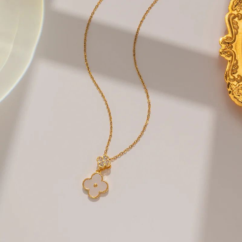 8993 White Shell Clover Necklace