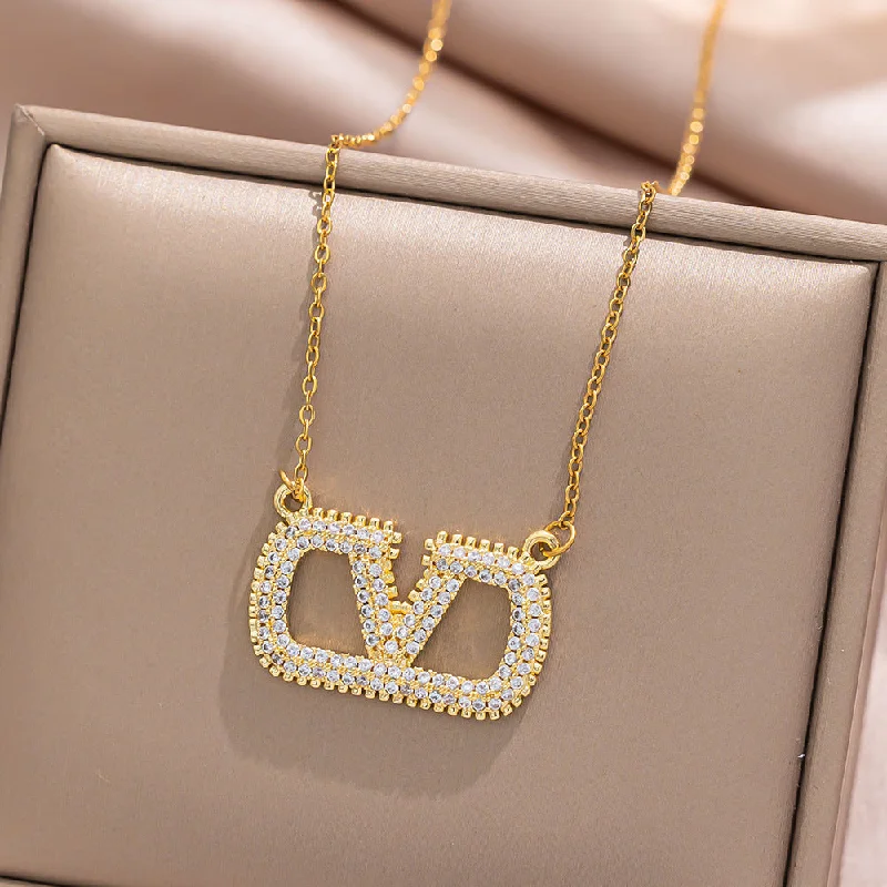 8867 V necklace in gold