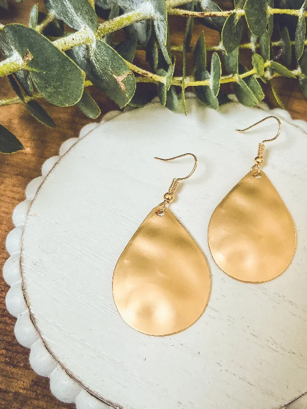 Exquisite women's earrings -Beautiful Hammered Gold or Silver Drop Earrings