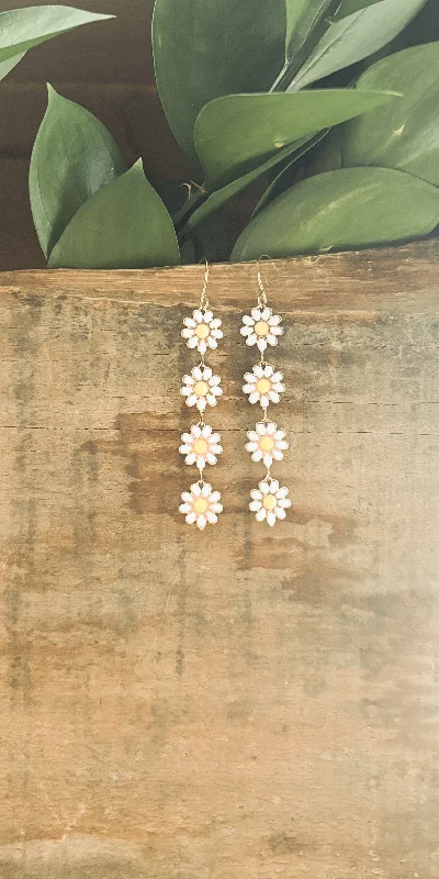 Gold women's earrings -Beautiful Gold Daisy Earrings