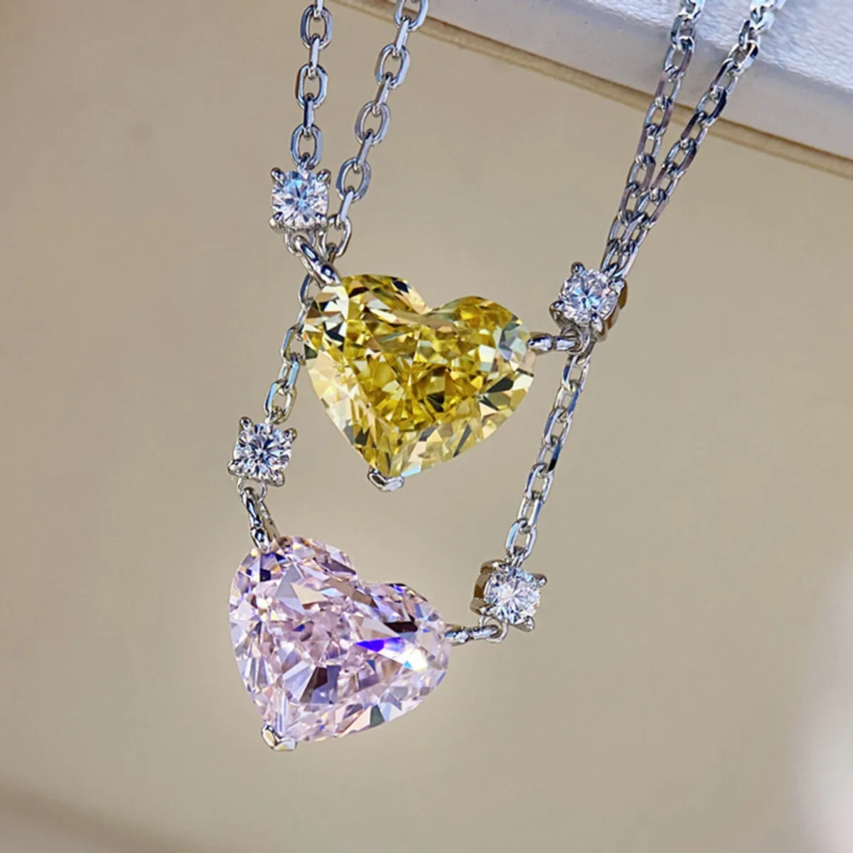 Women’s statement necklaces-Tik Tok Live Stream Heart-shaped Necklace Female Clavicle Chain Ins Advanced Design Sense Temperament Wild High Carbon Diamond Pink Pendant