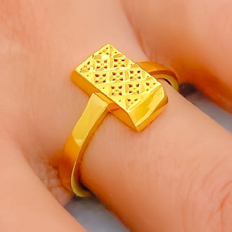 Women’s birthstone rings-Chic Geometric 22k Gold Ring