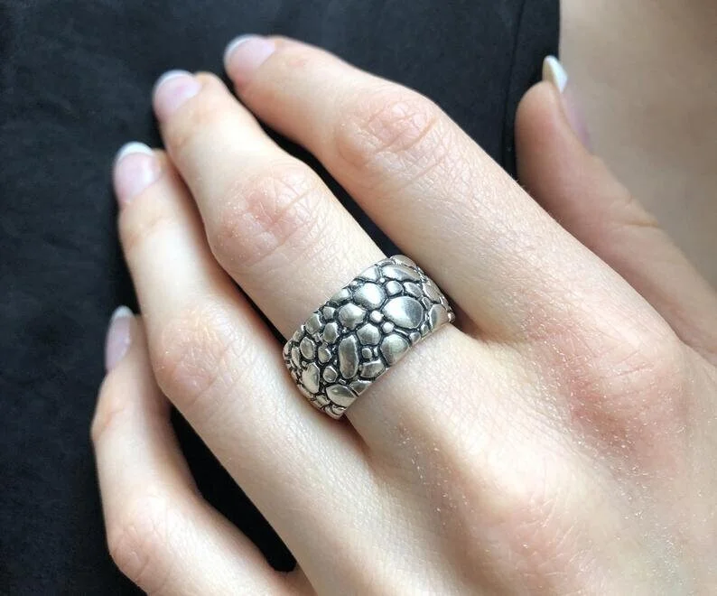 Women’s minimalist rings-Wide Silver Ring - Dragon Skin Ring - Vintage Scales Ring