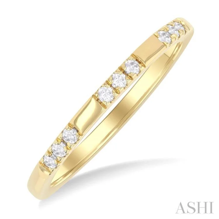 Stunning engagement rings for women -1/8 ctw Sectioned Round Cut Diamond Fashion Band in 14K Yellow Gold