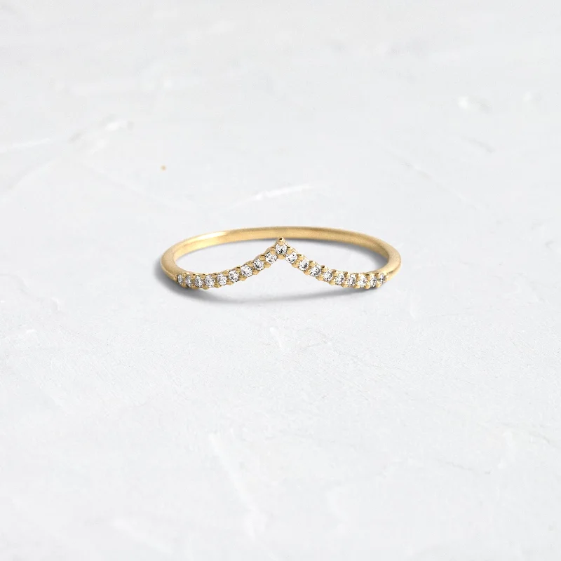 Women’s custom rings-Chevron Wisp Band