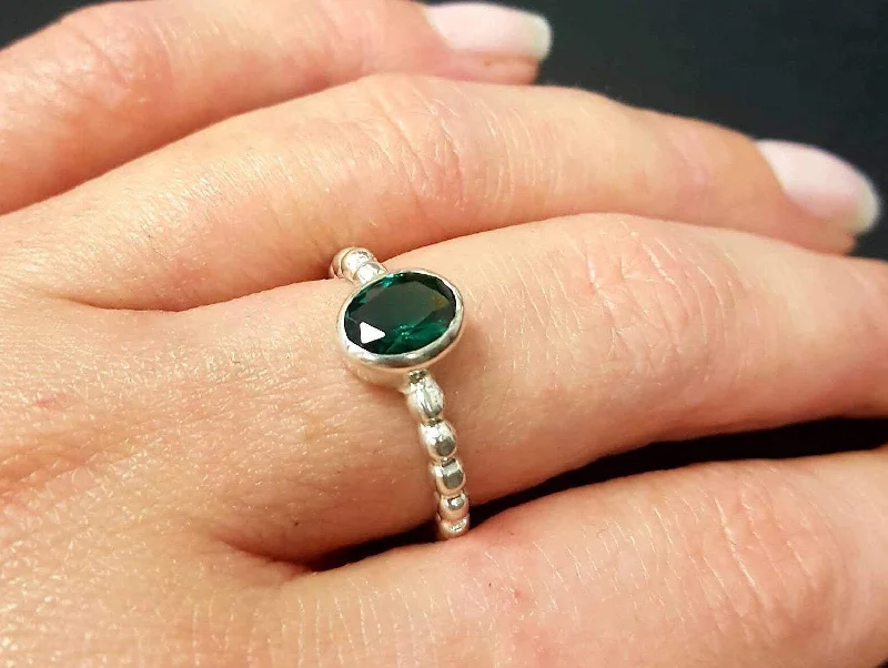 Women’s stackable rings-Oval Emerald Ring - Green Bezel Ring - Vintage Bubble Band