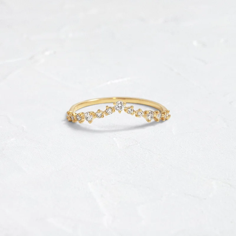 Women’s personalized rings-Curved Tinsel Band