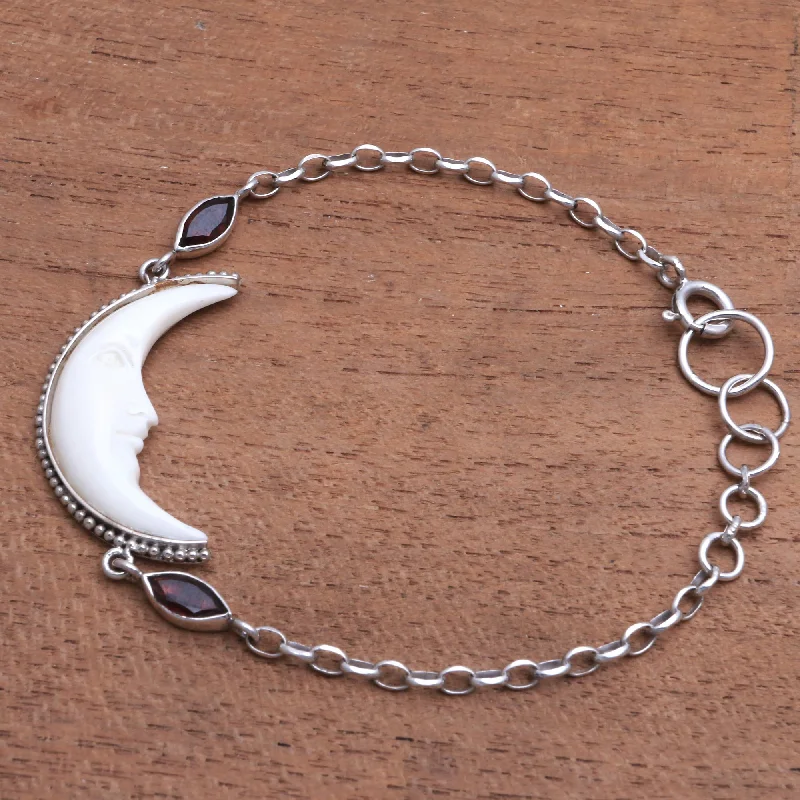 Personalized women's bracelets -Happy Crescent Crescent Moon Garnet Pendant Bracelet