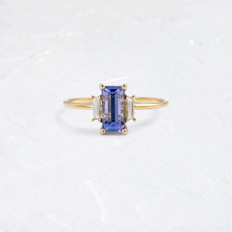 Women’s fashion rings-Vitrine Ring, Light Blue Tanzanite