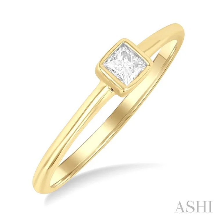 High-end engagement rings for women -1/6 ctw Petite Bezel Set Round Cut Diamond Fashion Ring in 10K Yellow Gold