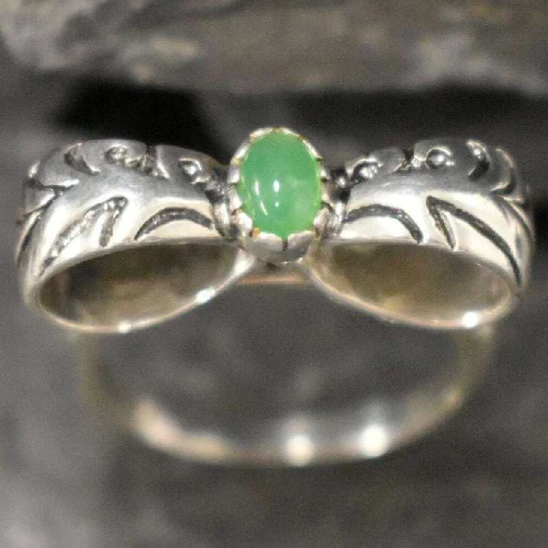 Women’s birthstone rings for mothers-Chrysoprase Ring - Large Ribbon Ring - Green Bow Ring